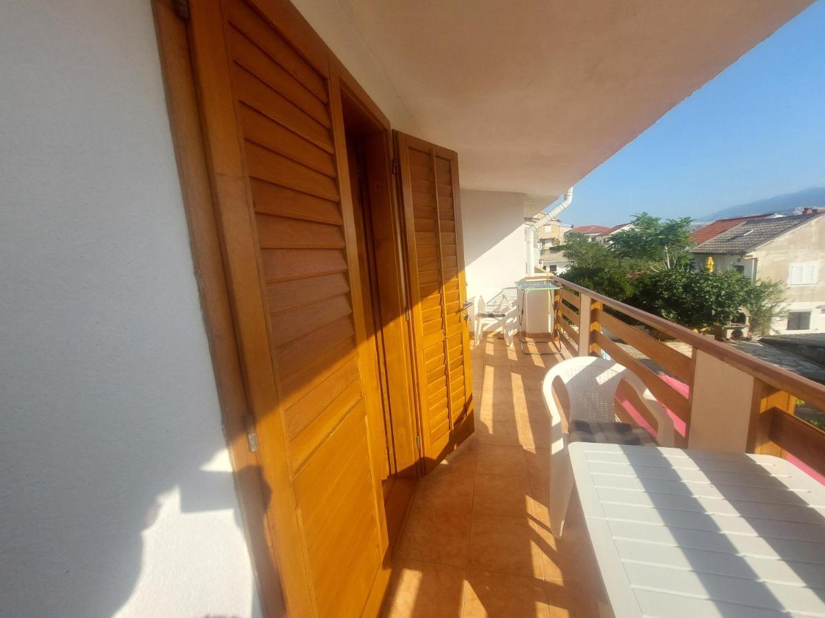 Studio-App Iva, Balcony With Sea View - 50 M From Beach Pag Town Exterior foto
